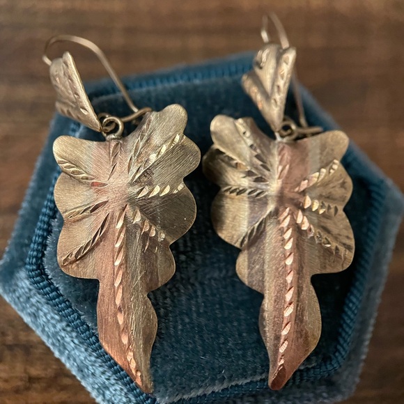 Jewelry - [sold] 10k solid gold diamond cut tricolor leaves dangle statement earrings 2”